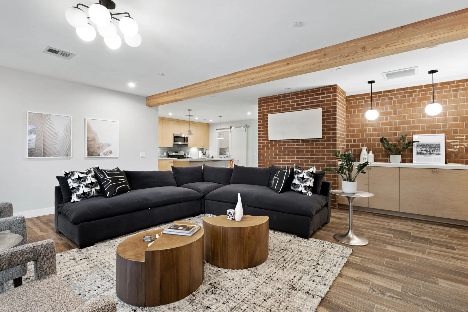 Acacia House - Image 2
